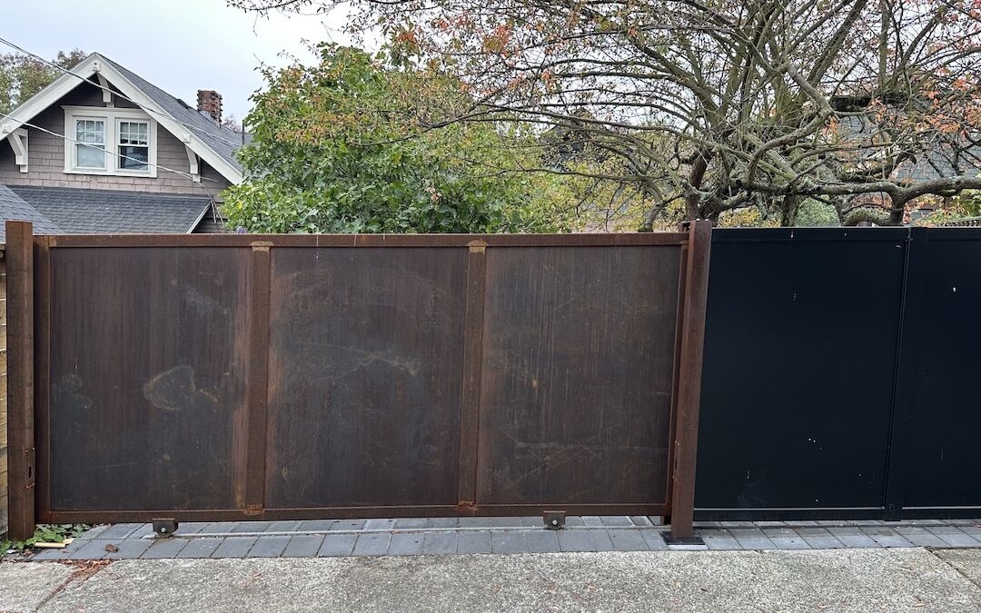 Queen Anne Corten Steel Alley Gate Transforms Family’s Backyard